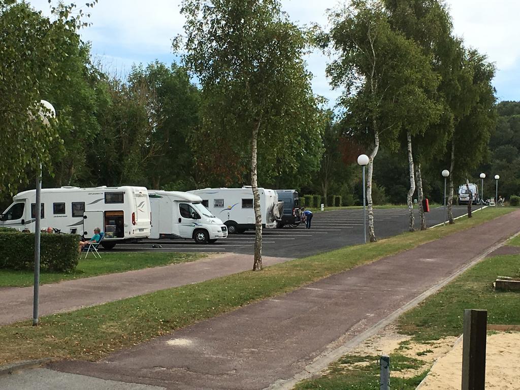 Camping Le Mont Joli Bois クリエル・シュル・メール エクステリア 写真