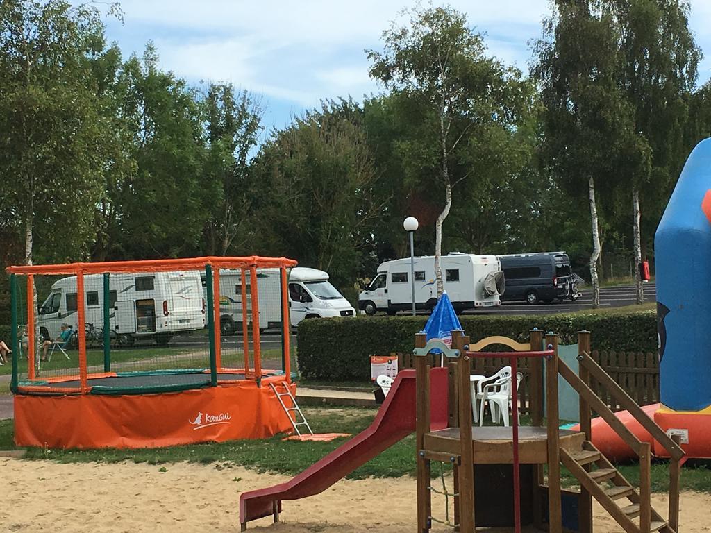 Camping Le Mont Joli Bois クリエル・シュル・メール エクステリア 写真